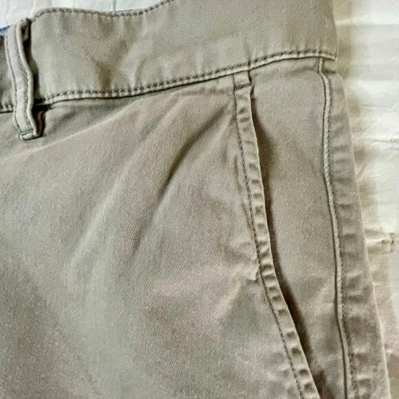 L.L. Bean Lake Washed Stretch Flat Front Cotton Shorts Men's 34 | Tan | EUC - Picture 3 of 10